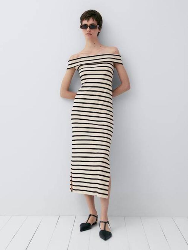 Terminamos con un vestido de Massimo Dutti que tiene un diseño entallado y con aberturas en el bajo.