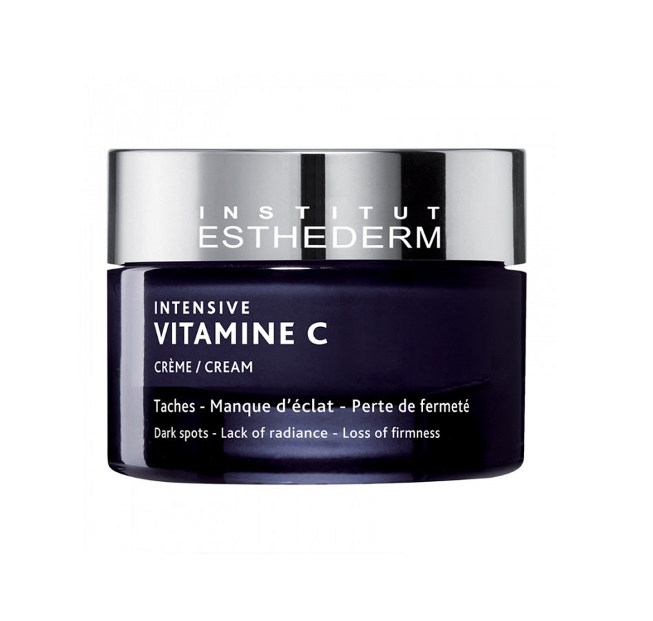 Intense Vitamin C es un gel crema indicado para las pieles que tienen manchas, el tono apagado o falta de firmeza. La vitamina C de su fórmula proviene del palmitato de ascorbilo, que se trata de una forma muy estable del ingrediente que ayuda a penetrar en las capas más profundas de la piel. (73,90 euros).