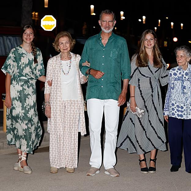 Infanta Sofía, doña Sofía, el rey Felipe, la princesa Leonor e Irene de Grecia.