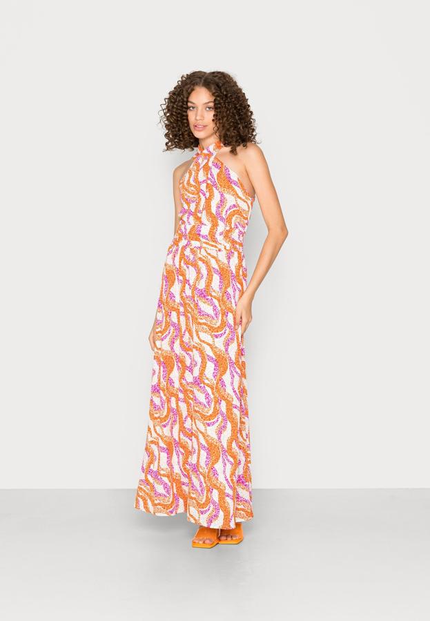 Vestido maxi largo con escote cruzado y con estampado animal print colorido. Es de Vila. Precio: 47,99 €.