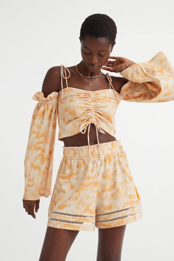 Otra buena opción son estos shorts de punto que nos trae H&M y que cuentan con una cintura elástica.