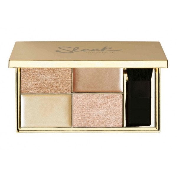 Cleopatra’s Kiss es una paleta de iluminadores con la que conseguirás en tu rostro un acabado glow. Es una opción perfecta para cualquier tono de piel ya que se modula en función al tono. Está compuesta por dos iluminadores en polvo y dos líquidos. (11,99 euros)