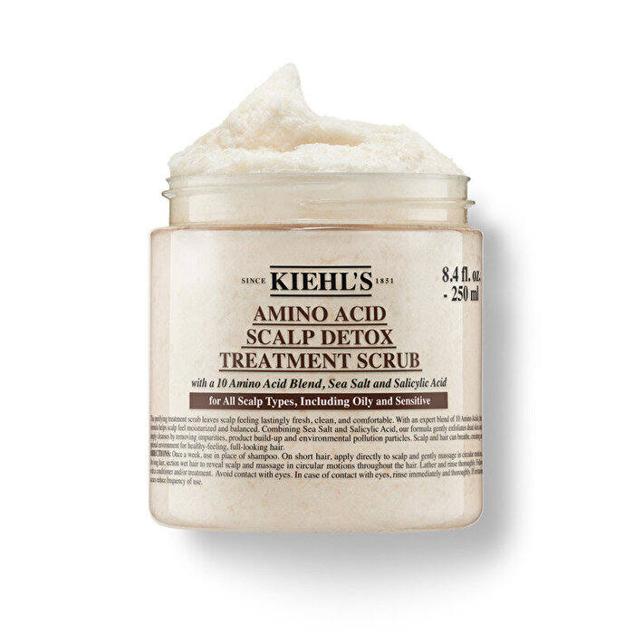 Amino Acid Scalp Detox Treatment Scrub de Kiehl’s se trata de un exfoliante que purifica el cuero cabelludo, eliminando células muertas, residuos y acumulaciones, para purificar, eliminar la grasa y fomentar la fortaleza y crecimiento del pelo. Para ello, emplea una mezcla de sal de mar, aminoácidos y ácido salicílico.