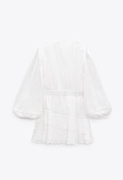 Imagen secundaria 2 - Detalles del vestido blanco que no puede ser más romántico.