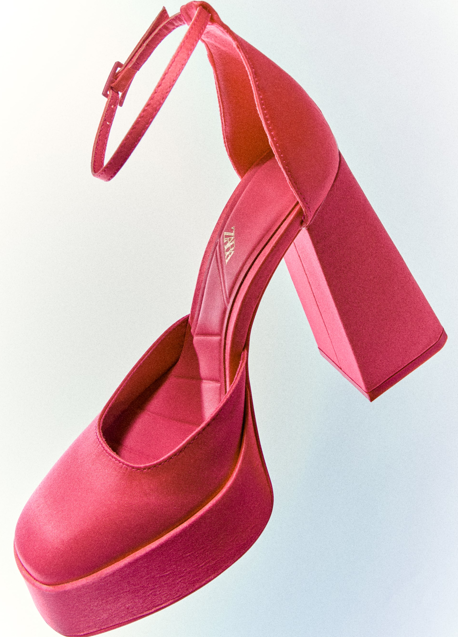 Imagen - Tacón de plataforma de Zara en color fucsia.
