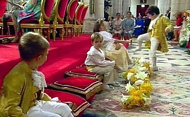 Froilán y sus patadas en la boda de Felipe y Letizia.