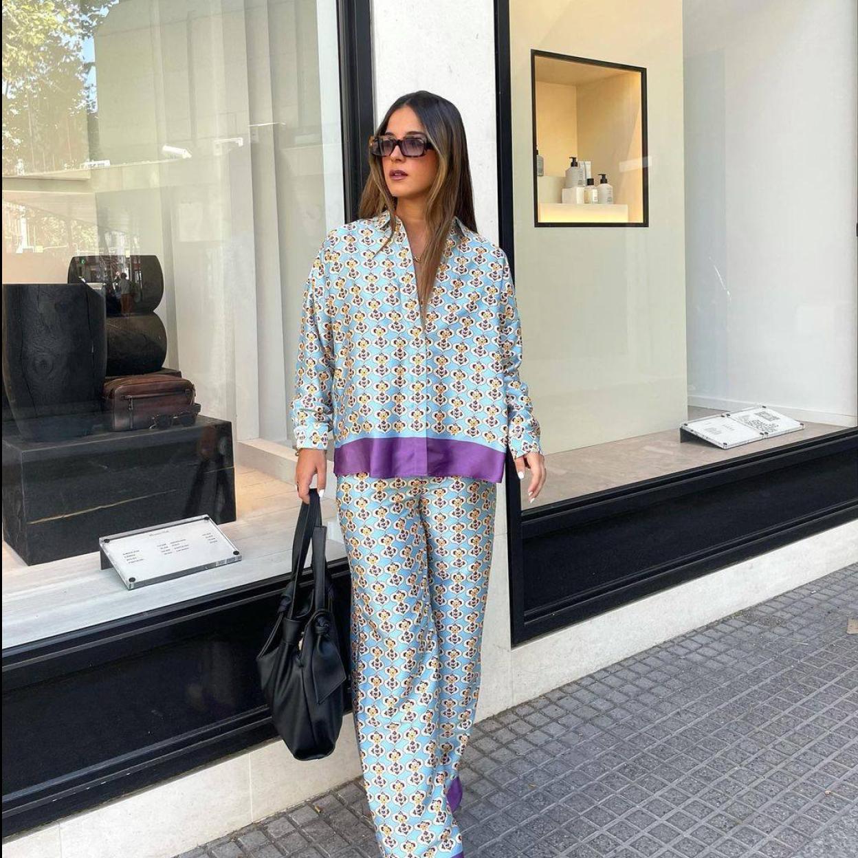 Ir cómoda y elegante a diario es fácil con los conjuntos pijameros en tendencia