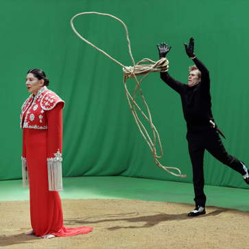 Imagen secundaria 1 - En 7 muertes de María Callas, Abramovic y Willem Dafoe recrean el final de siete heroínas que encarnó la diva italiana.