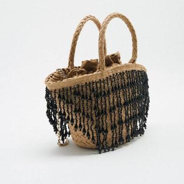 Imagen secundaria 1 - El bolos iridiscinte, el capazo mini y la bandolera violeta