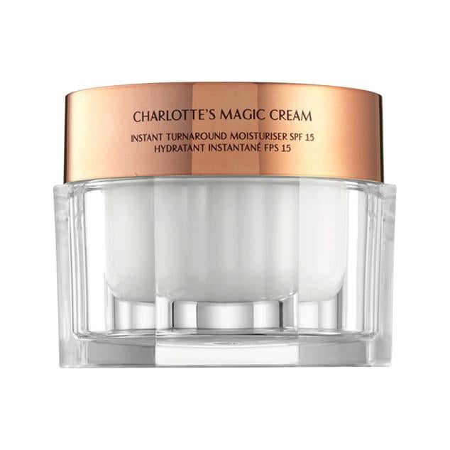 Esta icónica crema contiene ingredientes que revitalizan la tez e hidratan la piel en profundidad. Contiene un complejo único antiedad con péptido BioNymph, que estimula la producción de colágeno mientras combate los radicales libres. Esta hidratante multifunción cuida y transforma la piel, y contiene una mezcla secreta de ingredientes patentados que dejan la piel tersa y perfecta cada día. El ácido hialurónico y los extractos de pensamiento salvaje sellan la hidratación, para que la piel se sienta renovada y rejuvenecida. El aceite de rosa mosqueta y de camomila, y la vitamina E antioxidante transforman la tez apagada, para revelar una piel joven e hidratada. Precio: 65,99 euros en Sephora. Cómpralo aquí