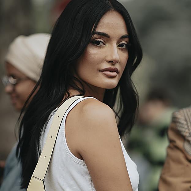 A favor o en contra del truco viral para eliminar las arrugas de la frente con cinta adhesiva: los farmacéuticos responden