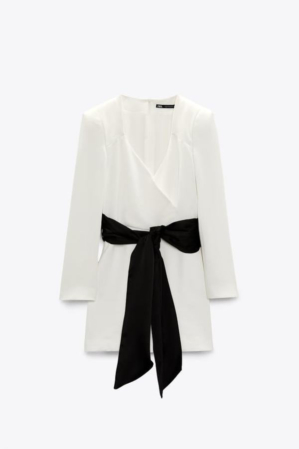 Vestido de Zara (49,95 euros).