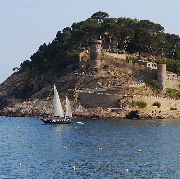 La Playa Grande de Tossa de Mar destaca por sus impresionantes vistas.