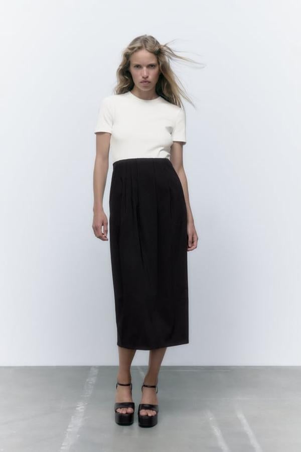 Vestido de Zara (25,95 euros).