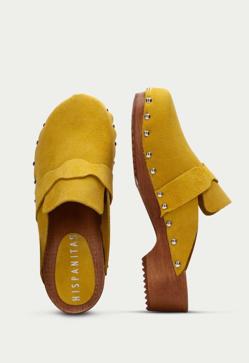 Imagen secundaria 2 - Los zuecos de Pikolinos (99,95 euros), de Merkal (24,99 euros) y de Hispanitas (55,90 euros).