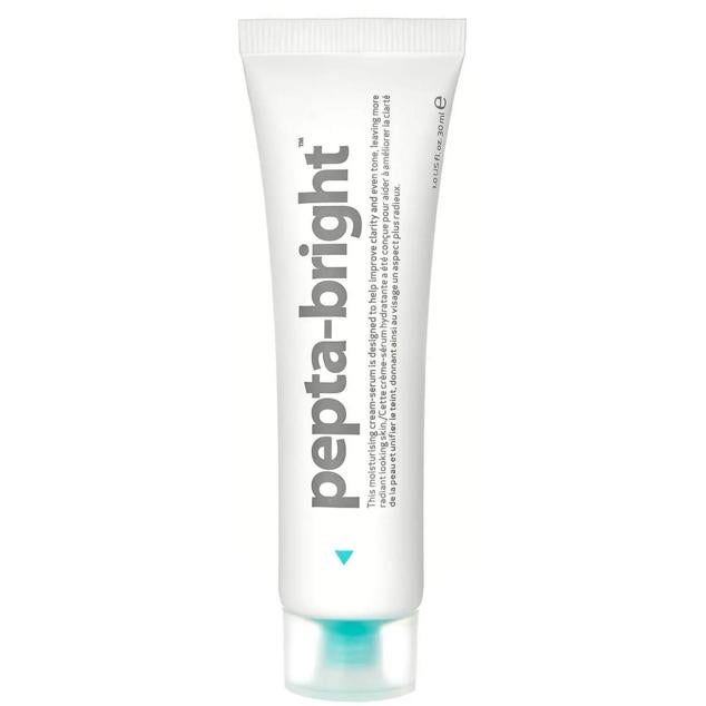 Pepta-Bright de Indeed Labs es un tratamiento diseñado para unificar el tono, iluminar y mejorar la hiperpigmentación y varios tipos de manchas oscuras. Para conseguirlo emplea Chromabright, un activo que inhibe la tirosinasa, disminuyendo la intensidad de la pigmentación y protegiendo de su formación por daño solar. La molécula Sepiwhite se encarga de aclarar, igualar e iluminar, de igual forma que combate la opacidad para proporcionar un aspecto revitalizado con el ácido kójico y otras tecnologías. Cómpralo aquí