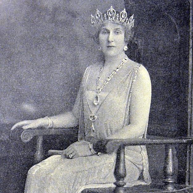 El juego de tronos de las joyas perdidas de la realeza: exilio, robo, herencias, subastas y el papel de la reina Letizia (y de Juan Carlos I) en toda esta historia