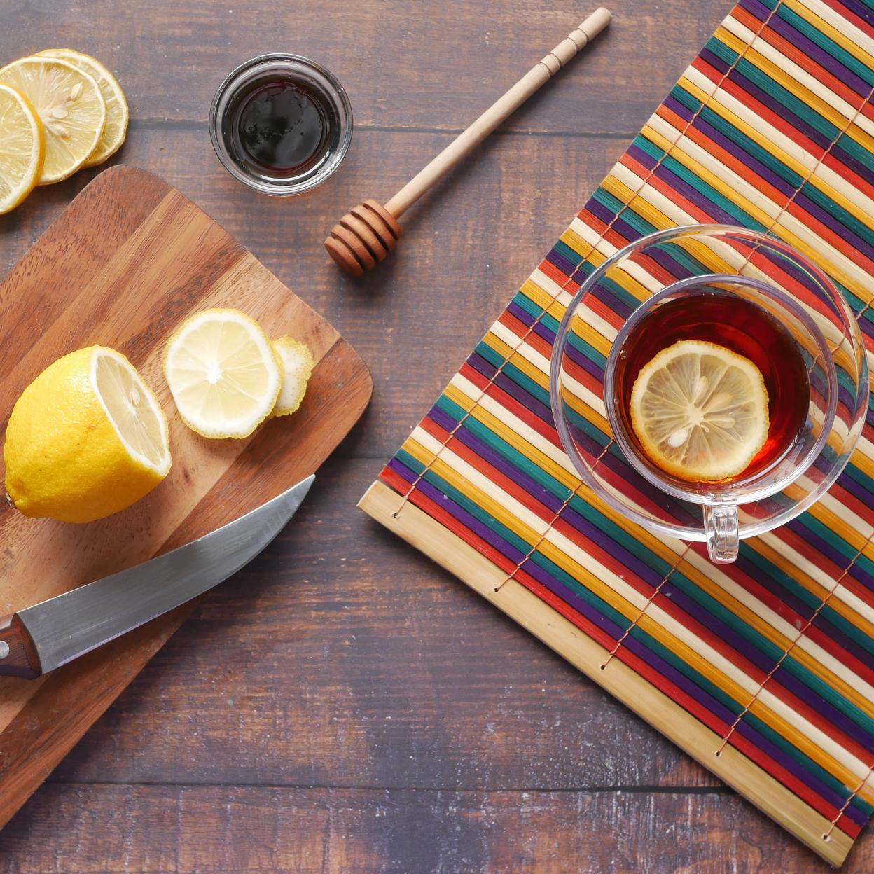 Infusión de limón, jengibre y chía, ideal para adelgazar. 