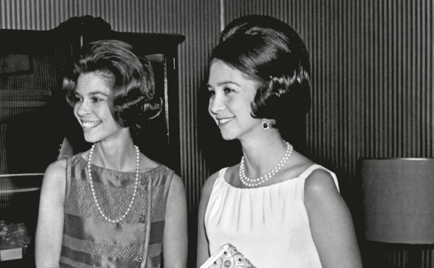 Irene y Sofía de Grecia en el Teatro Real de Madrid, en 1968. 