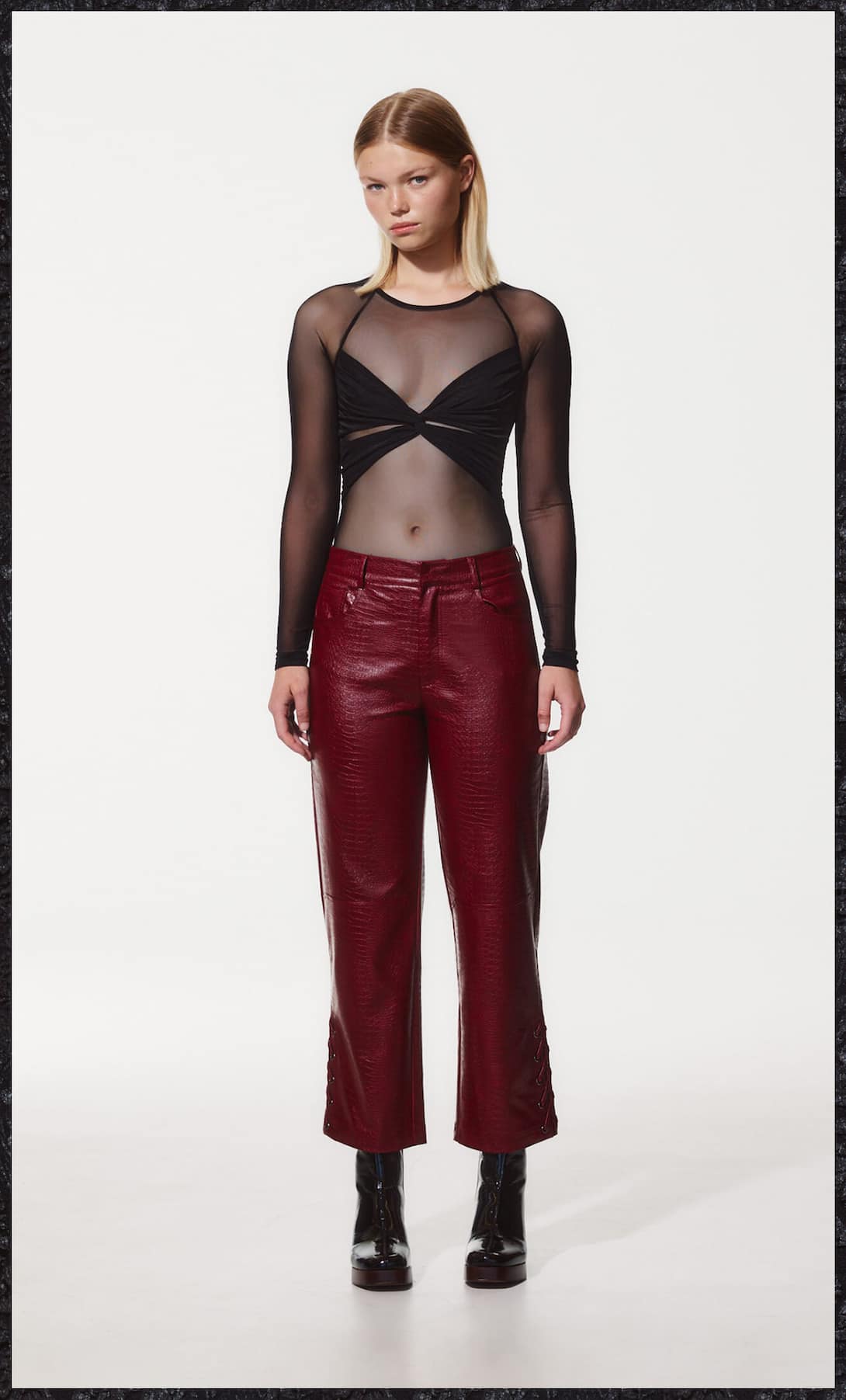 Apto para los espíritus más atrevidos, esta nueva temporada habrá hueco para la piel en nuestros pantalones. Hay quienes apostarán por el clásico cuero, y otras irán un paso más allá con modelos como este de piel de cocodrilo. 