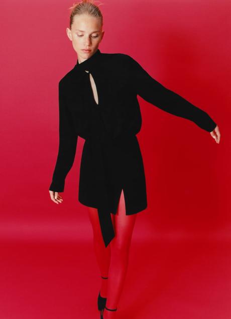 Imagen - Vestido con mangas abullonadas y lazada de Zara, 49,95€.