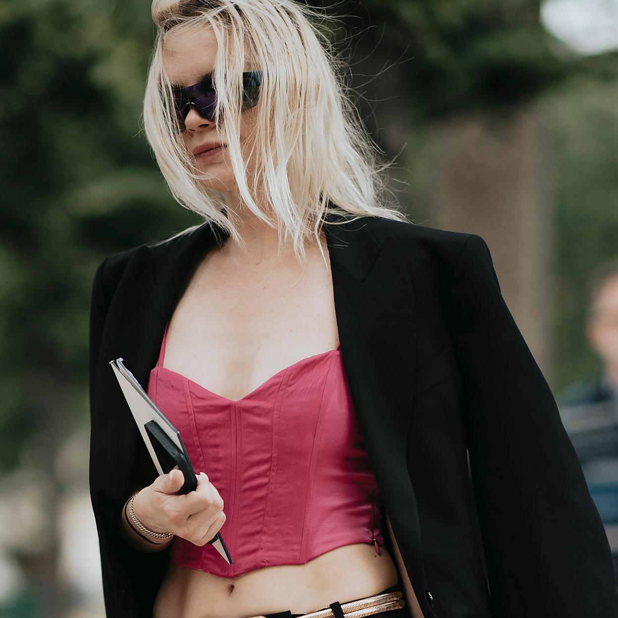 La tendencia del corsé triunfa en el street style.