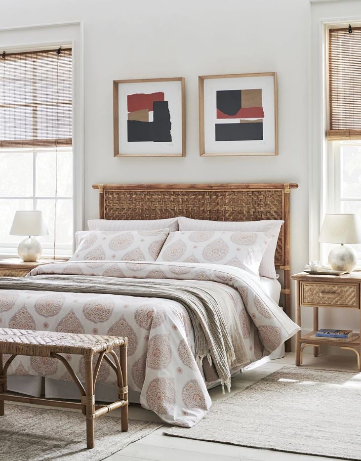 Los tonos neutros se adueñan del dormitorio para aportar paz y serenidad a nuestro descanso y los algodones orgánicos como los de este juego de cama nos abrazan garantizando confort. Está rebajado a 19.95 euros. Cómpralo aquí