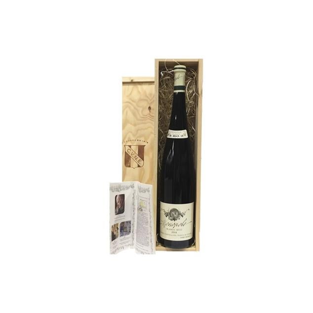 Entre las propuestas de la bodega riojana C.V.N.E encontramos este vino que conmemora el siglo de existencia de la marca y se ha elaborado como se hacía en los años 70. Elaborado con uva viura y otras, tras su fermentación se añade una pequeña cantidad de manzanilla. El resultado es un vino con notas de camomila y frutos secos que resulta sabroso y fresco en boca, con un gusto largo y persistente que sin duda eleva cualquier velada culinaria. Ideal para acompañar pescados, también es perfecto para degustarlo con la gastronomía japonesa. Tiene un precio de 37,50 euros. 