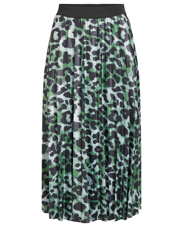 Falda plisada de corte midi en una versión de color verde del estampado animal más favorecedor de la temporada. Es de Vila. Precio: 44,99 €.