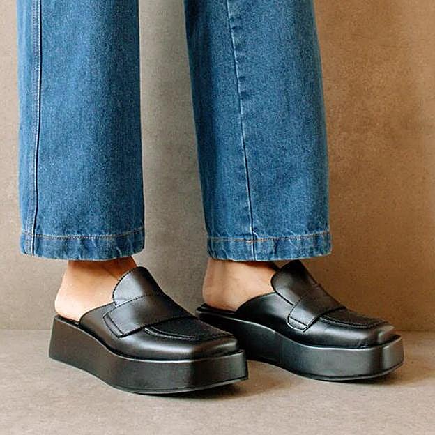 Mocasines destalonados con plataforma de Alohas, 76,50€.