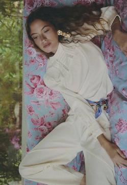 Imagen secundaria 2 - Necestas una blusa de color crudo para tus looks básicos