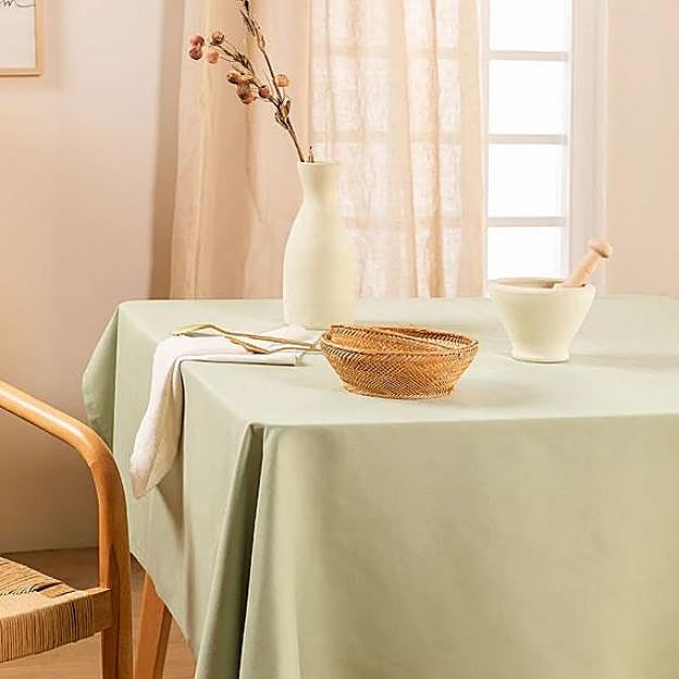 Los manteles lisos en tonos pastel son tendencia este otoño.