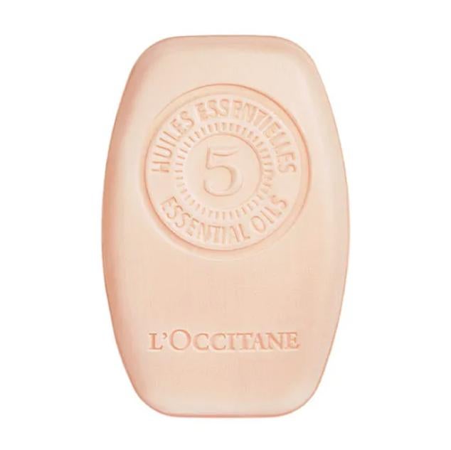 Para aquellos cabellos que necesiten una reparación intensa porque están dañados, el Champú Sólido Reparación Intensa Aromacología es una opción a tener en cuenta. Cuida el cabello desde la raíz a las punta y está formulado con un 99% de ingredientes biodegradables. (12 euros)