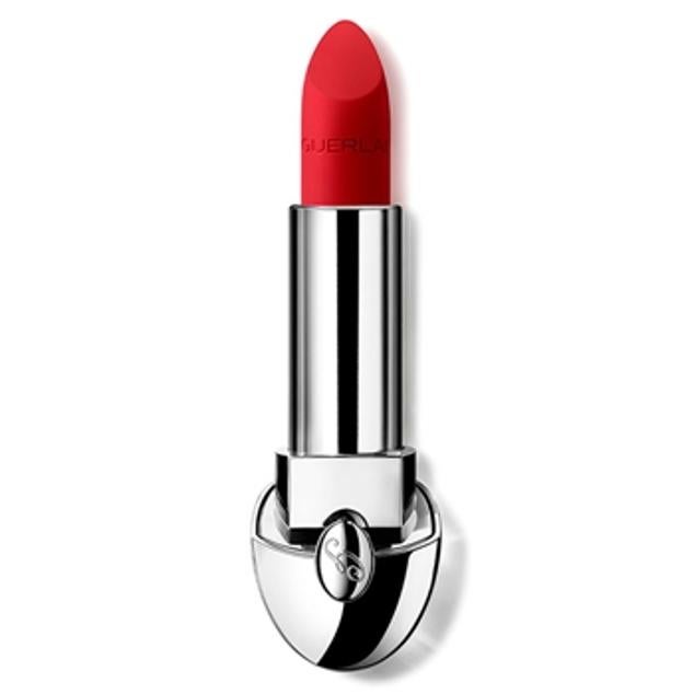 510 Rouge Red es uno de los rojos más representativos si hablamos de labiales. Perteneciente a la gama Rouge G Luxurious Velvet tiene una durabilidad de hasta 16 horas, con un acabado confortable y una pigmentación increíble. Puedes escoger su carcasa tradicional o entre sus diseños de carcasa con inspiración francesa. (37 euros sin carcasa, a partir de 59 euros con carcasa).