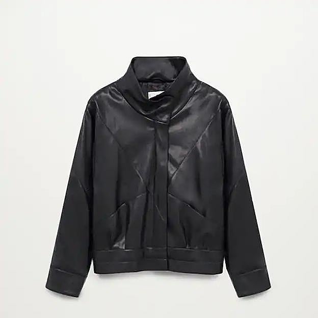 Cazadora de cuero oversize de Mango.