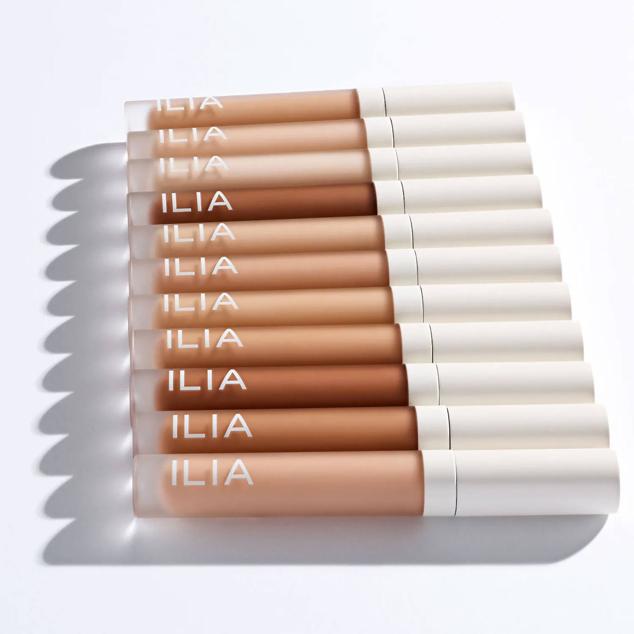 El True Skin Serum Concealer de Ilia ofrece una cobertura media gracias a su textura sedosa.