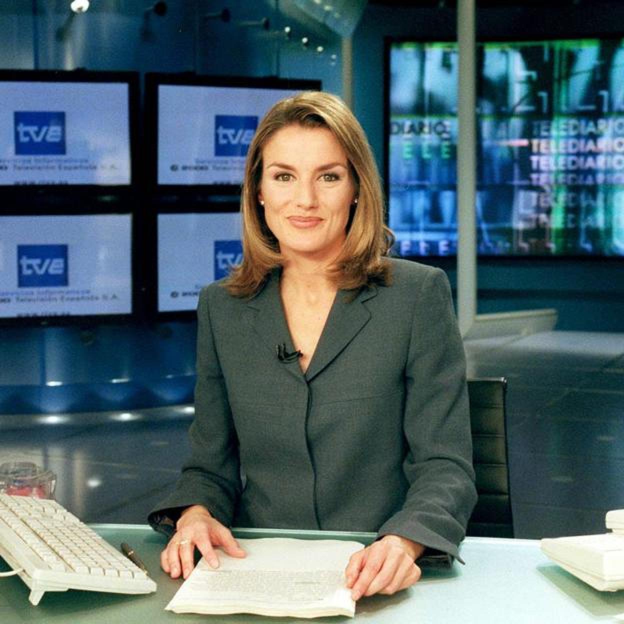Letizia Ortiz en su etapa como presentadora del Telediario de Televisión Española, poco antes de anunciar su compromiso con el príncipe Felipe y en plena guerra con Ana Blanco. 