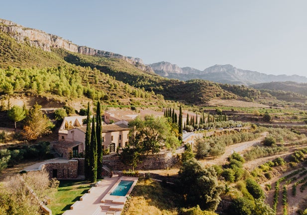 Otoño entre viñedos: 6 hoteles con bodega para dar la bienvenida a la temporada de vendimia