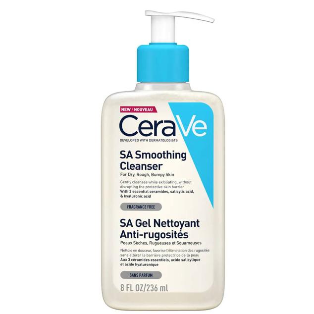 SA Smoothing Cleanser de Cerave limpia en profundidad, purifica y retexturiza la piel seca, madura, irregular y áspera, sin afectar al microbioma. También revitaliza y refuerza la barrera natural de la piel, al tiempo que hidrata. Para ello, se sirve de una fórmula a base de ácido hialurónico, ácido salicílico, gluconolactona, ceramidas y niacinamida. Cómpralo aquí