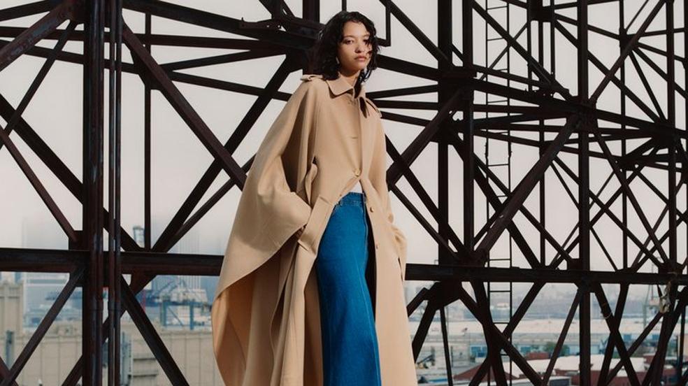 El trench es el básico que necesitas esta temporada. 