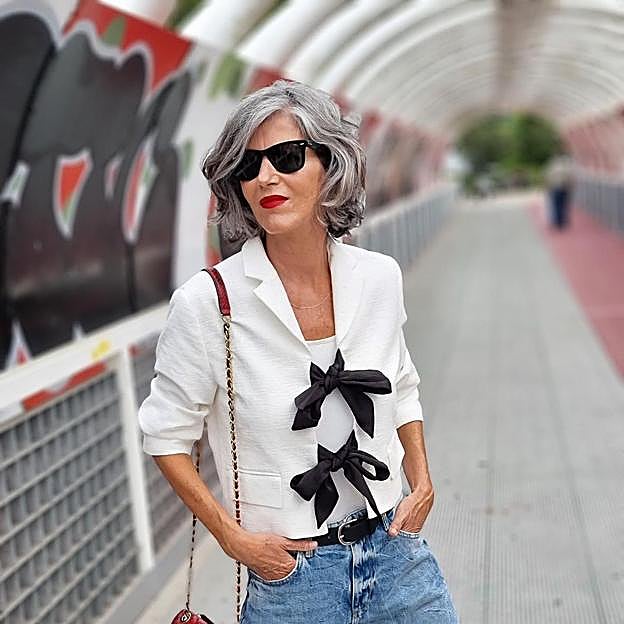 El blazer con lazos de Zara que compraron las mujeres de 50