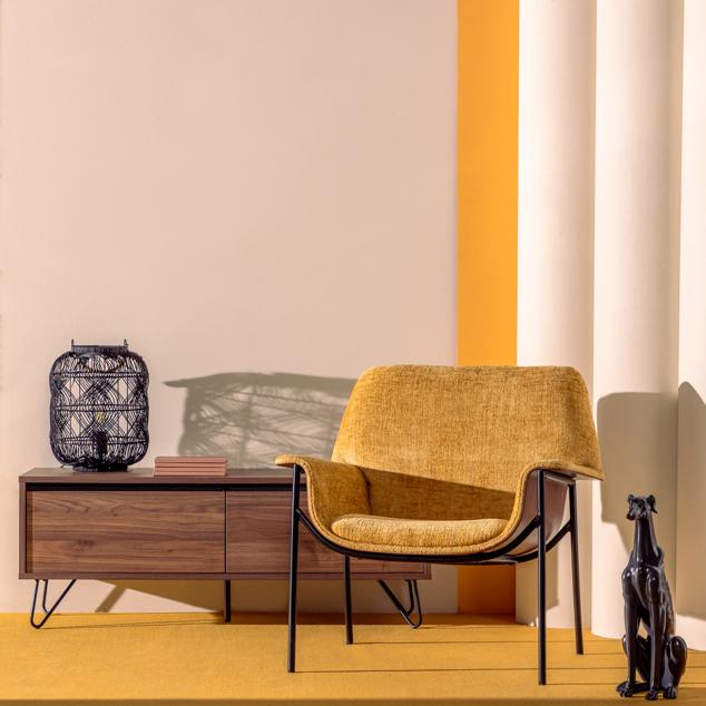 Inspirada en las jóvenes neoyorquinas, la estética que arrasa en TikTok se traduce en decoración aplicando una pátina de amabilidad y confort al frío estilo industrial. Las Downtown Girls convierten los espacios útiles en bellos (y viceversa). Butaca Rinu de The Masie (519,95 €)