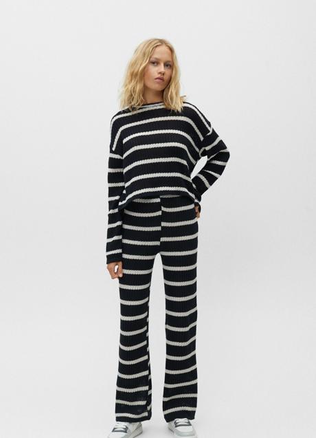 Imagen - Conjunto pijamero de Pull&Bear (pantalón 22,99€ y jersey fino 19,99€).