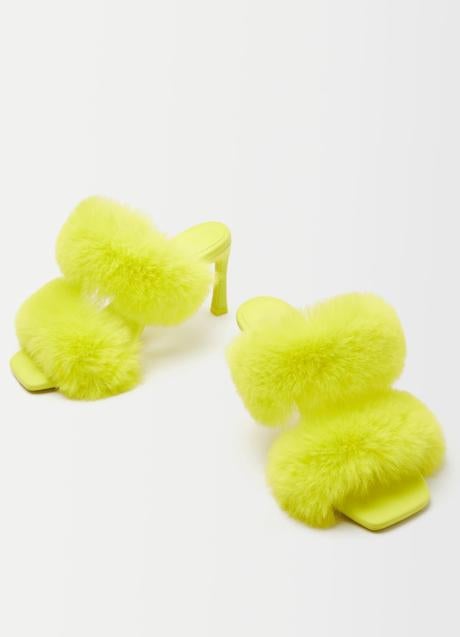 Imagen - Sandalias de pelo de Bershka. 