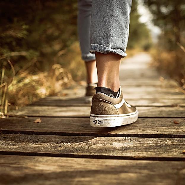 Caminar puede ayudarte a adelgazar. 