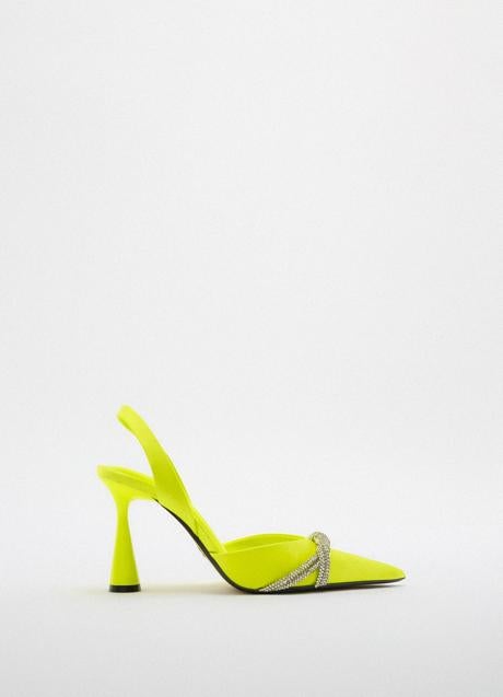 Imagen - Zapato de tacón en verde lima de Zara. Foto: Zara.