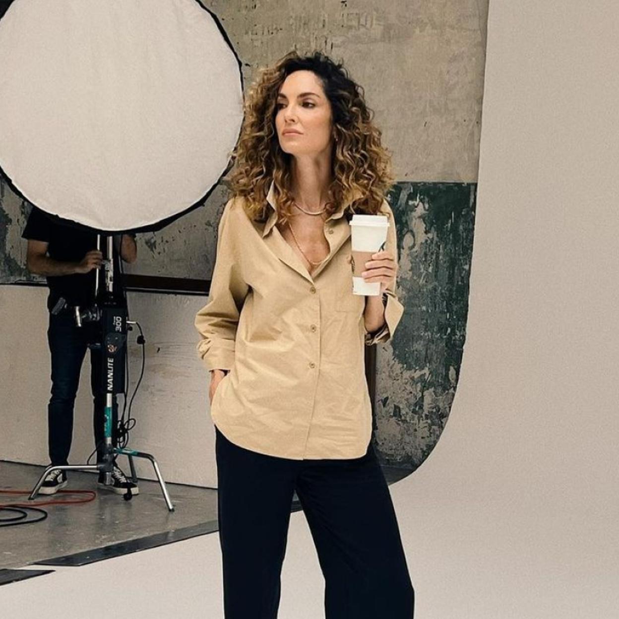 Eugenia Silva con el pelo rizado.