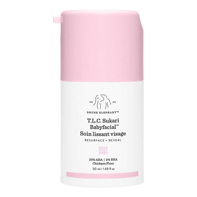 T.L.C. Sukari Babyfacial™de Drunk Elephant combina alfa y beta hidroxiácidos para revelar la piel más luminosa y joven. La mezcla de ácidos glicólico, tartárico, láctico, cítrico y salicílico permite suavizar y aclarar hasta el punto de perfeccionar el rostro minimizando manchas, poros y arrugas. Cómpralo aquí