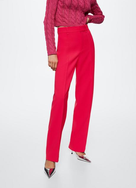 Imagen - Pantalones de traje en color fucsia de Mango. Foto: Mango.