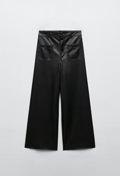 Imagen secundaria 2 - El diseño Marine de Zara se ha convertido en una de las prendas más vendidas de la nueva colección de Zara- Pantalones con bolsillos dealnteros y efecto cuero de Zara (29,99 euros). 